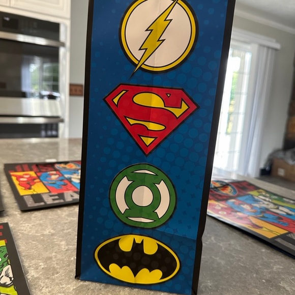 Lot of 6 large Gift Bags DC Justice League 13" x 11" x 6" Rope Like Handles - Picture 2 of 2